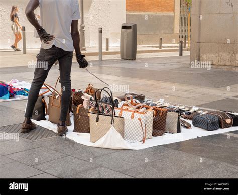 selling counterfeit handbags